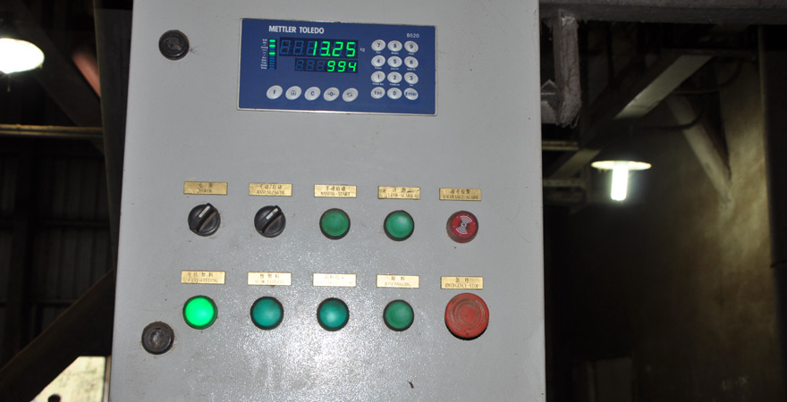 Automatic weighing counter
